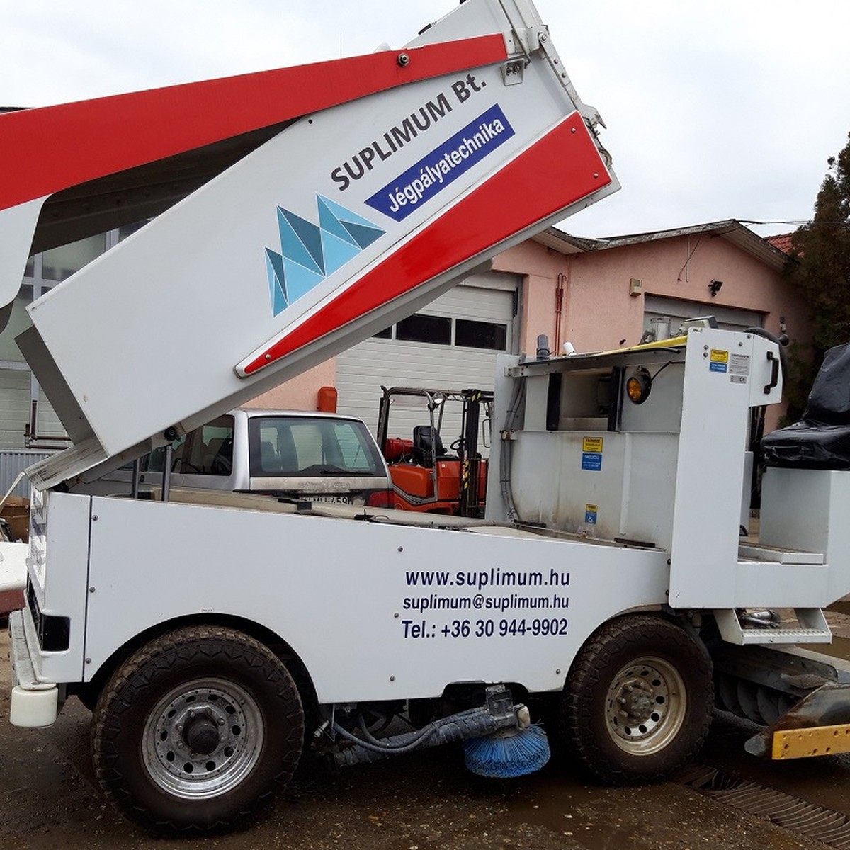 Zamboni 552